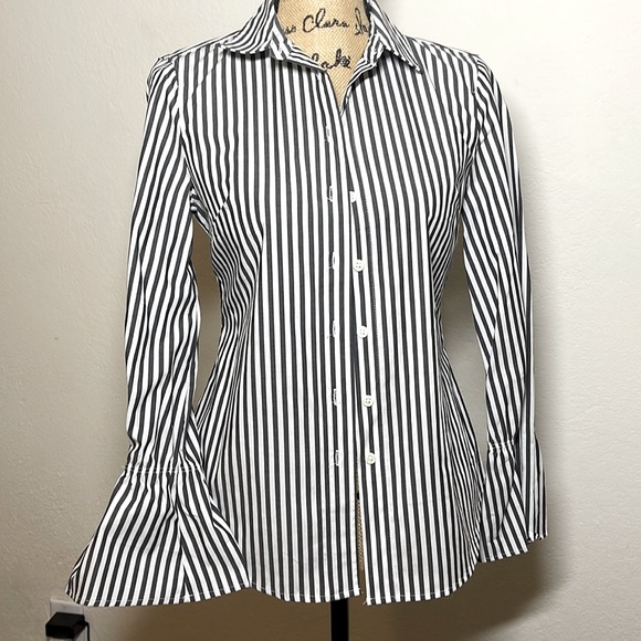 Banana Republic Tailored Fit Top – Size 2P - Picture 1 of 7